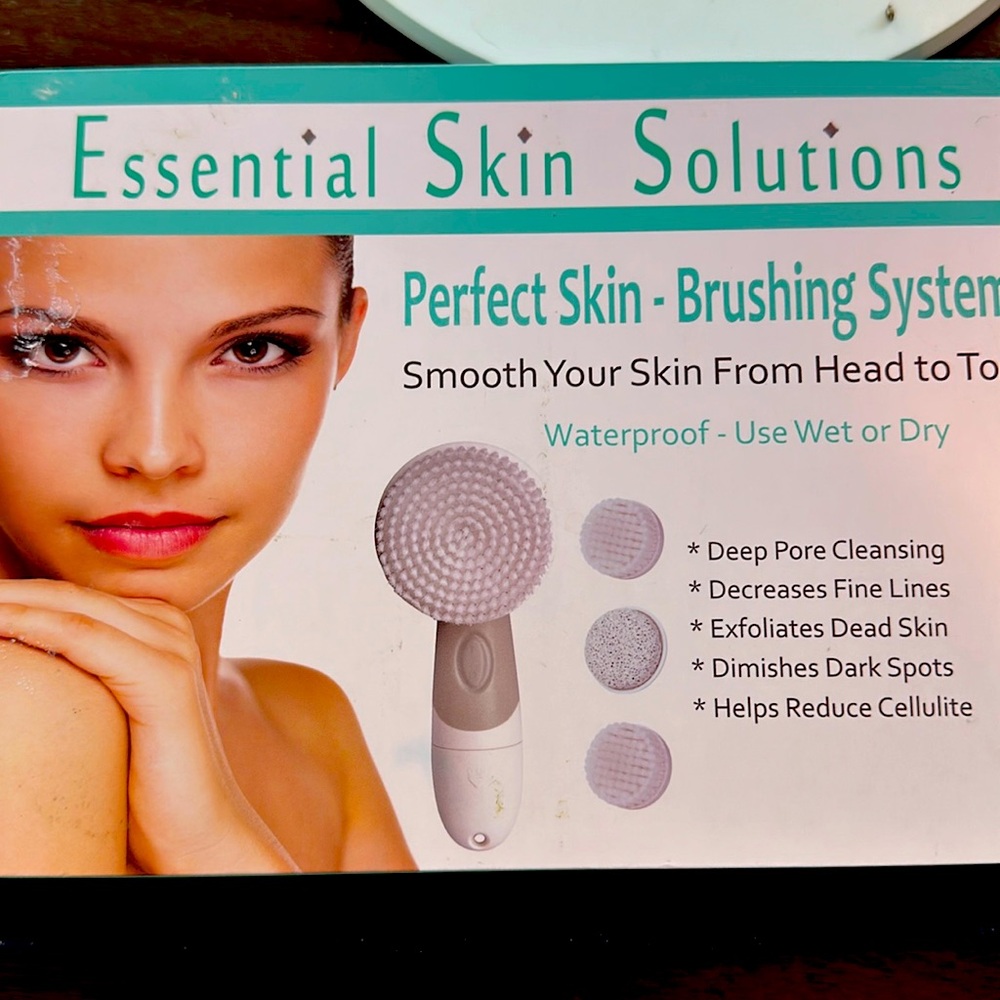 Essential Skin Solutions - Brand New skin brushing system wet or dry whole body